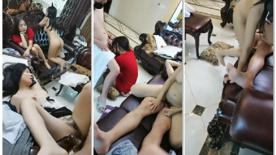 [동양야동] [본토 무야드 중국어] 풀 맞는 아기 기다리는 세 딸 두 남자, 얼굴 내밀고 소파에서 격정 탁탁, 말더듬이 형 젖 먹이고 윽박지른다. [섹트야동,쇼츠야동,한국야동,딸퀸야동]
