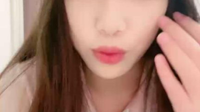 [동양야동] 새로 온 콜라 여동생은 얼굴을 내밀고 섹시한 정장 차림으로 늑대 친구를 유혹하고, 지휘자의 생방송을 듣고, 엉덩이를 내밀며 투덜대고, 스스로 소란을 피우고, 신음하고, 표정이 밝습니다. [섹트야동,쇼츠야동,한국야동,딸퀸야동]